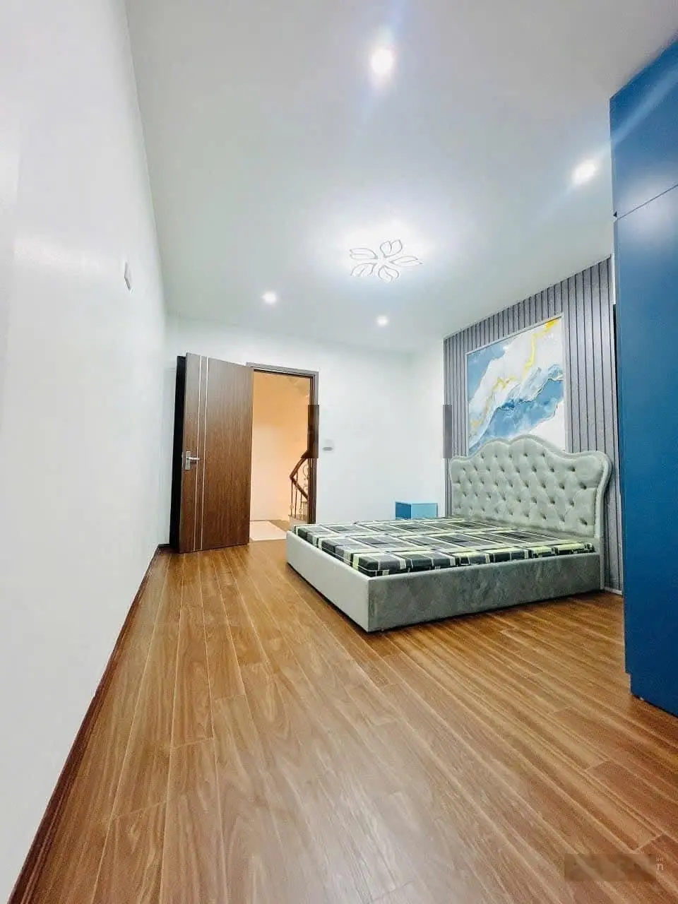 Đặng Tiến Đông. DT 27/30m2 x 4 tầng, MT 3m, giá 7,99 tỷ. Mặt ngõ, taxi đỗ cửa, 1 nhà ra phố.