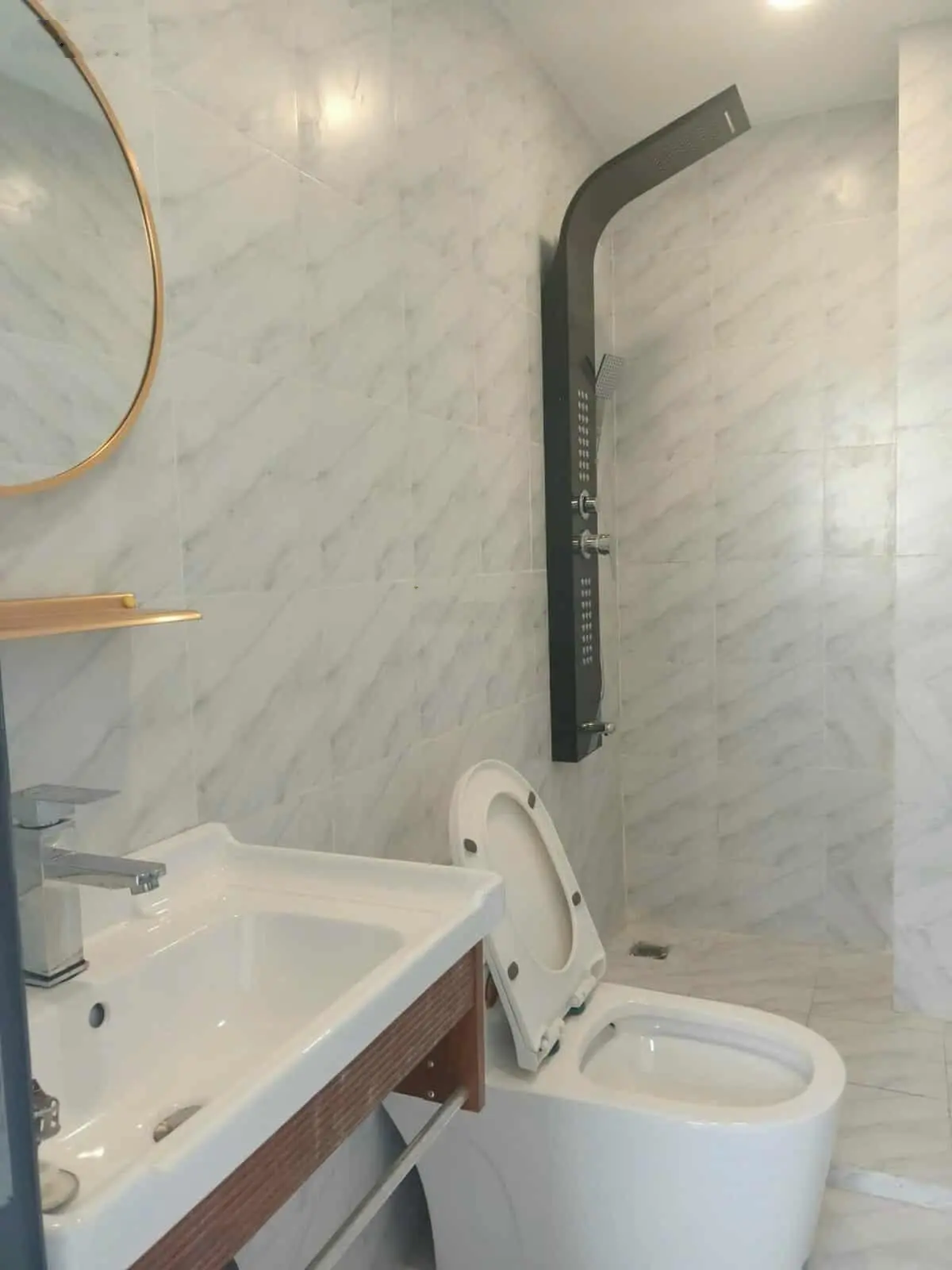Cần Bán Gấp Nhà 3 Tầng Mới - Khu VIP Lê Văn Quới - Hẻm 7m Thông - DT Khủng 116m² - Giá Chỉ Hơn 5 Tỷ