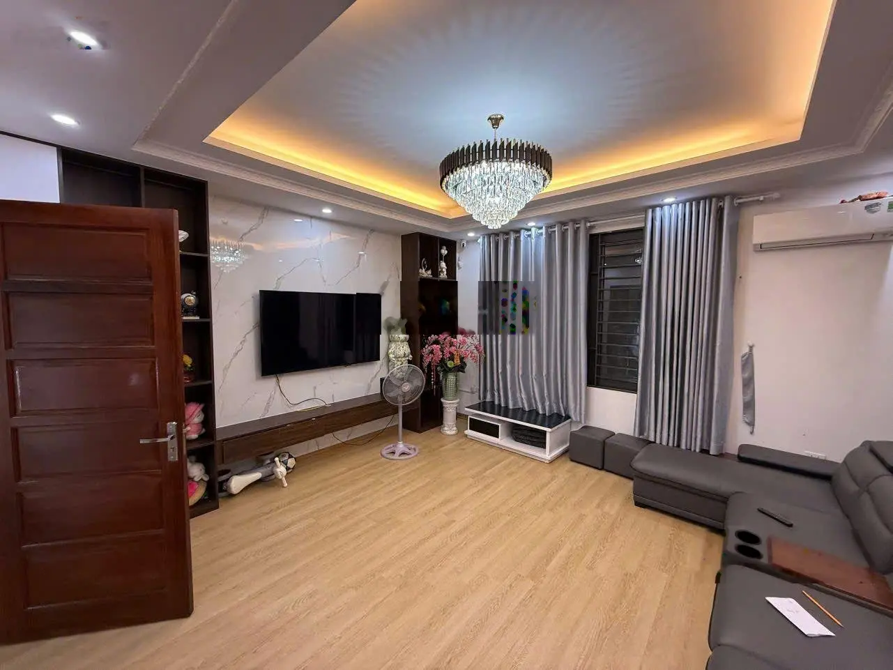 7tỷ hơn-bán nhà Mễ Trì 41m2-4tầng dân xây đẹp long lanh - full nội thất sẵn ở-30m ra ôtô-vị trí đẹp