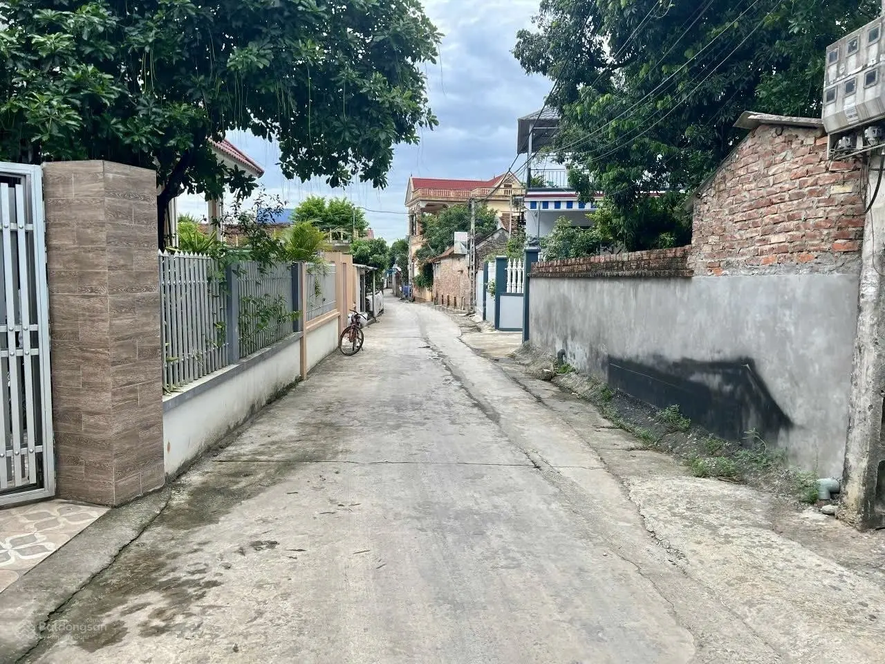Bán lô đất 70.3m2 full thổ cư, đất vuông vắn, bằng phẳng, khu dân cư phát triển. Sẵn sổ hồng