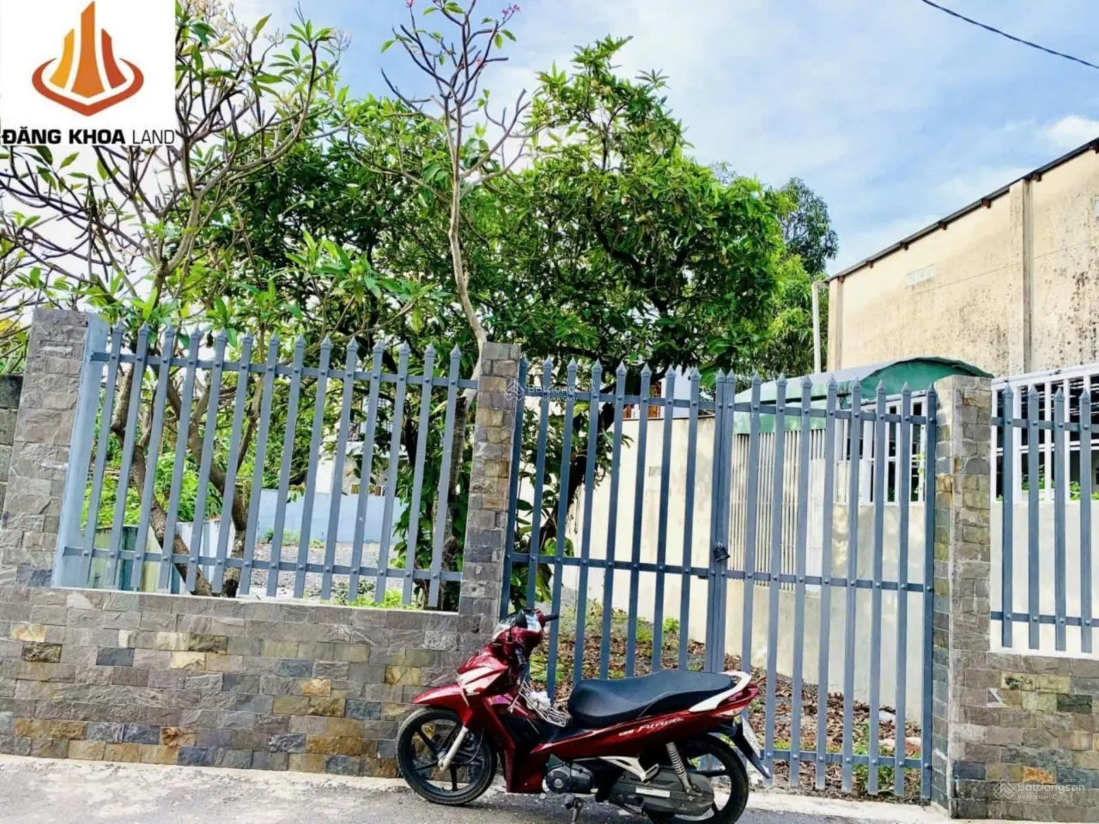 Hàng ngộp - lô đất 229m2 ngang 7.2 full thổ cư, ngay sát bên chợ Thủ Đức, đường nhựa 6m