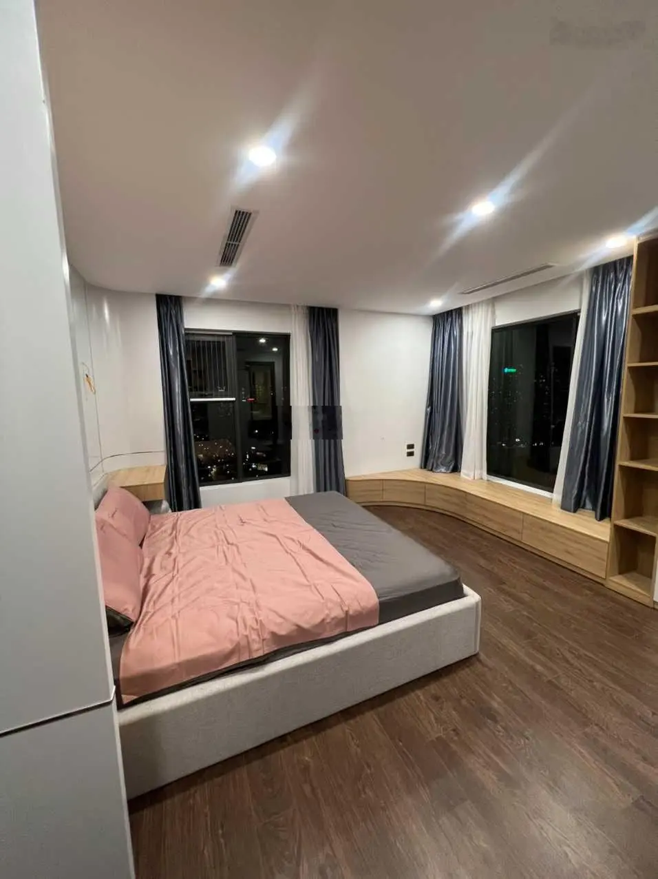 Bán căn góc 168m2 3PN 2VS tầng cao. Full đồ. Săn sổ lâu dài. Có slot oto. LH 0966 836 ***