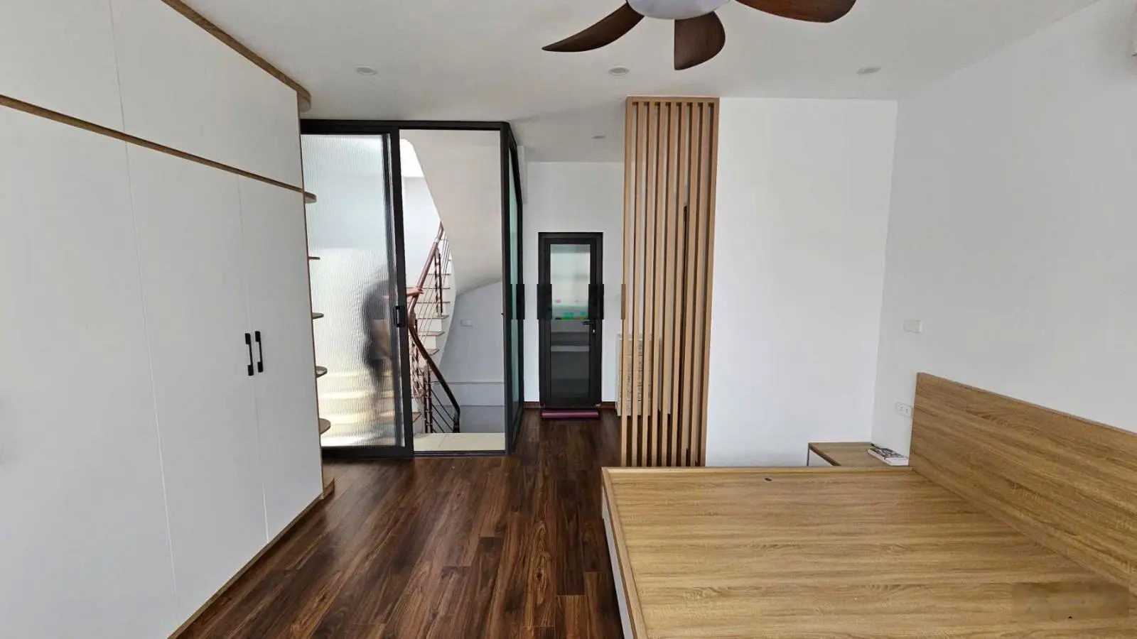 Nhà mới 5 tầng dân xây, 32m, đường trước nhà 12m, thang máy, kđt văn phú, hà đông