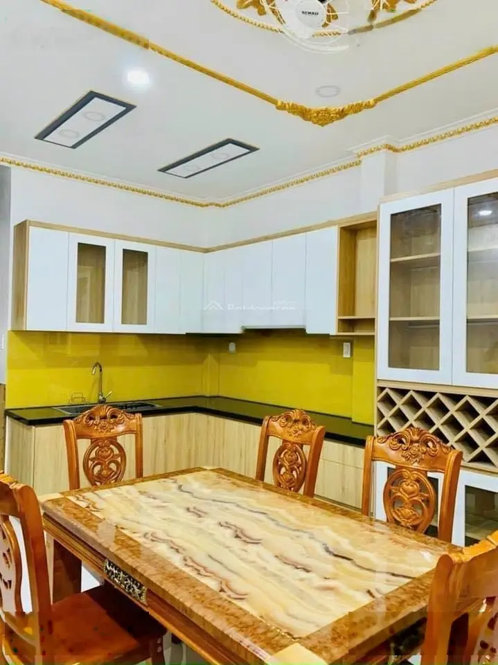 Chủ gửi bán ra căn nhà Đinh Điền, Tân Bình - 56m2 - Cách chợ Phạm Văn Hai 20m, sổ riêng