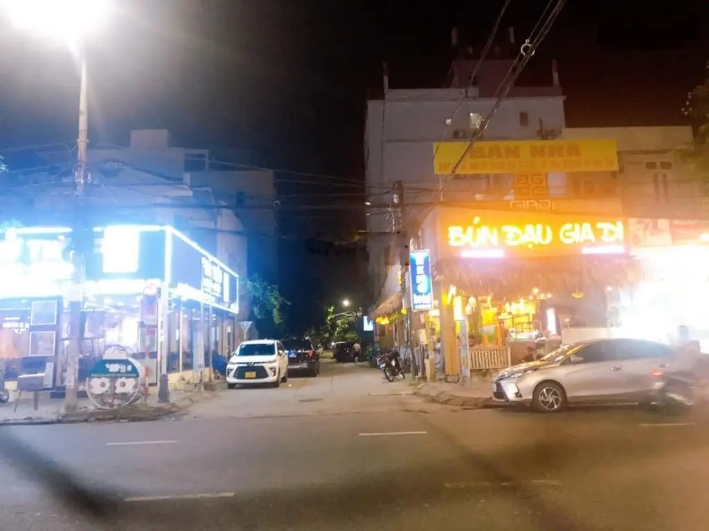 Khách sạn 5 tầng 1 lửng, 18 phòng ngay khu phố du lịch nguyễn văn thoại, dòng tiền 80 triệu/ tháng