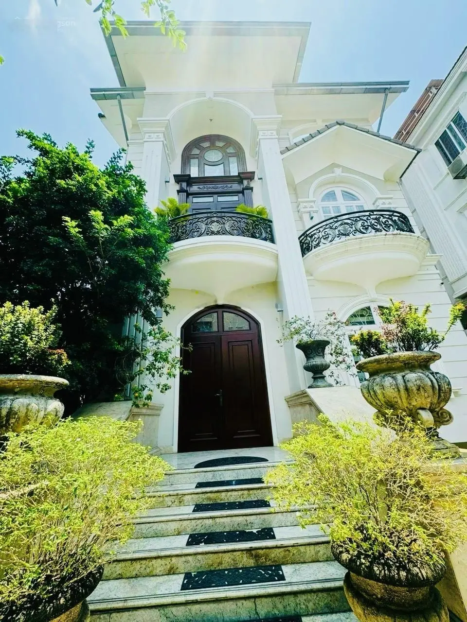 Bán biệt thự đẹp Thảo Điền, Quận 2 DT: 303m2(14mx26m) hầm 3 tầng hồ bơi sân vườn giá 69 tỷ TL