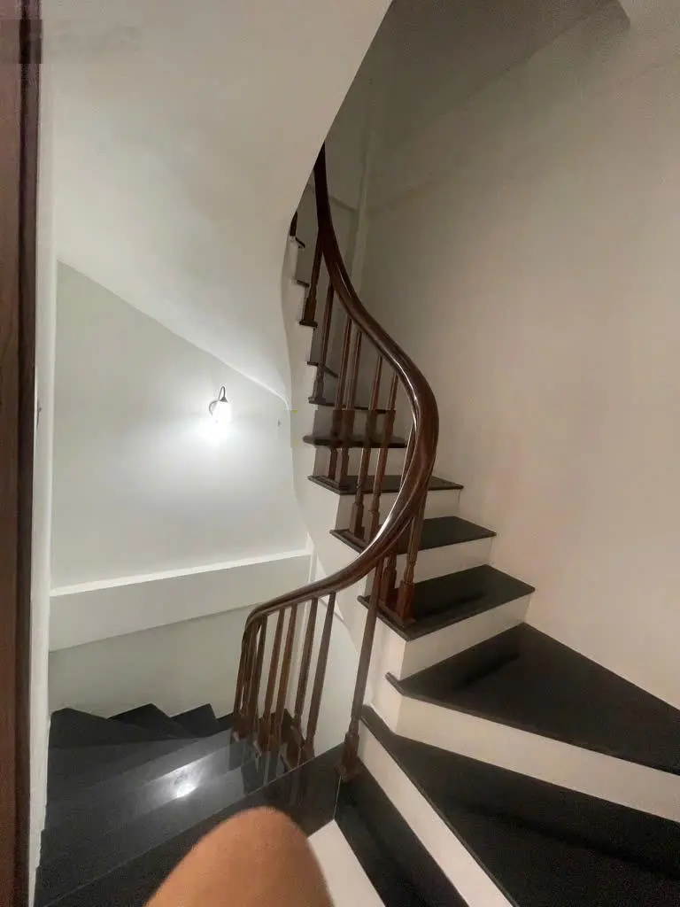 Bán nhanh nhà Hậu Ái, 30m2, dân xây mới 5 tầng, chỉ nhỉnh 4 tỷ