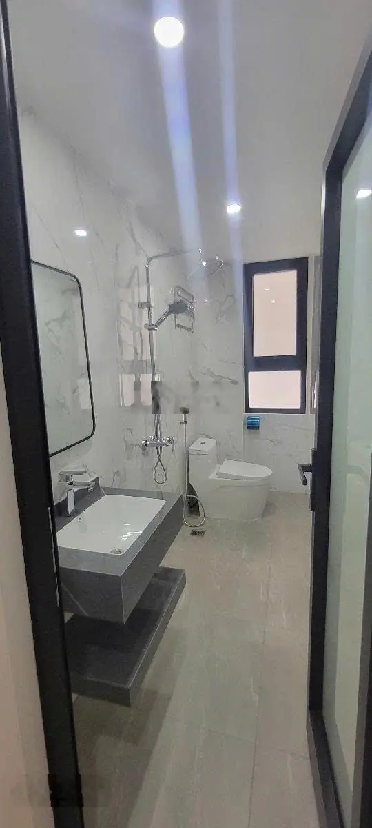 Bán nhà Mới, Lô Góc 2 Thoáng - Ô tô Đỗ, vào nhà - Thang Máy - Ngõ Thông - Kinh Doanh