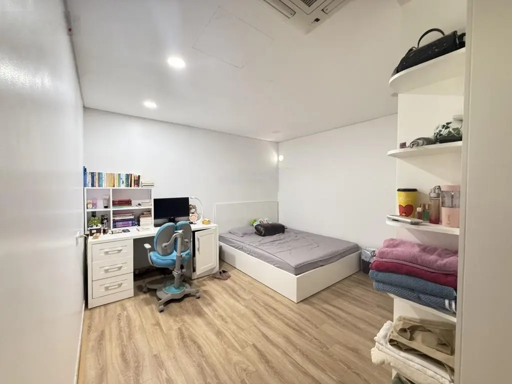Biệt thự đơn lập, thiết kế hiện đại - thang máy nhập, kinh doanh, 62.5 tỷ, 179m2