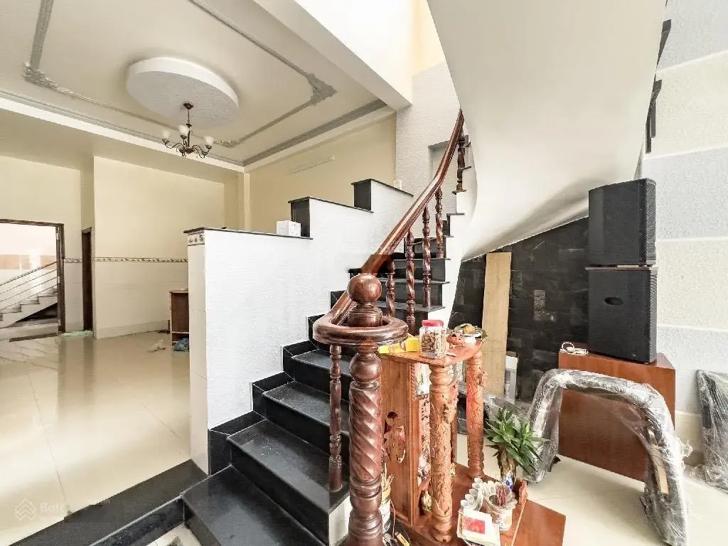 Nhà, vị trí đẹp, hẻm 7m. DT 11 x 35m. Chỉ 12.7 tỷ. Ngay TT Hóc môn, khu nhiều VP công ty