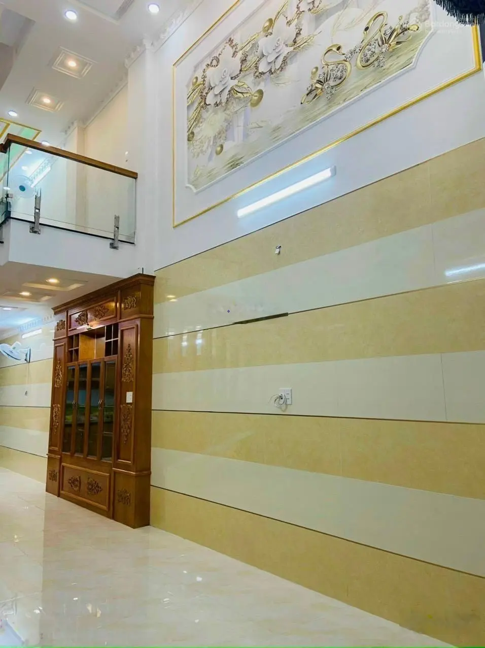 Bán nhà 1 sẹc Lê Văn quới hẻm thông 8m. DT ngang 4,2x15m đúc lửng 3 tấm hẻm xe hơi giá 5tỷ2