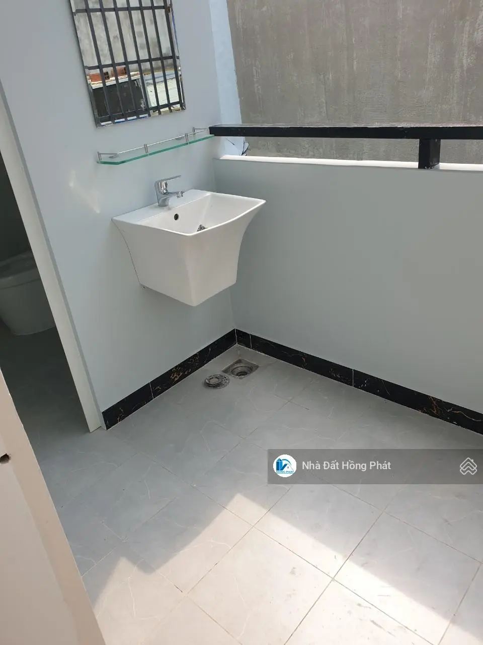 Nhà mặt tiền Bà Điểm 4, DT 4m*16m, 01 lầu, gần trường Bùi Văn Ngữ - Hóc Môn