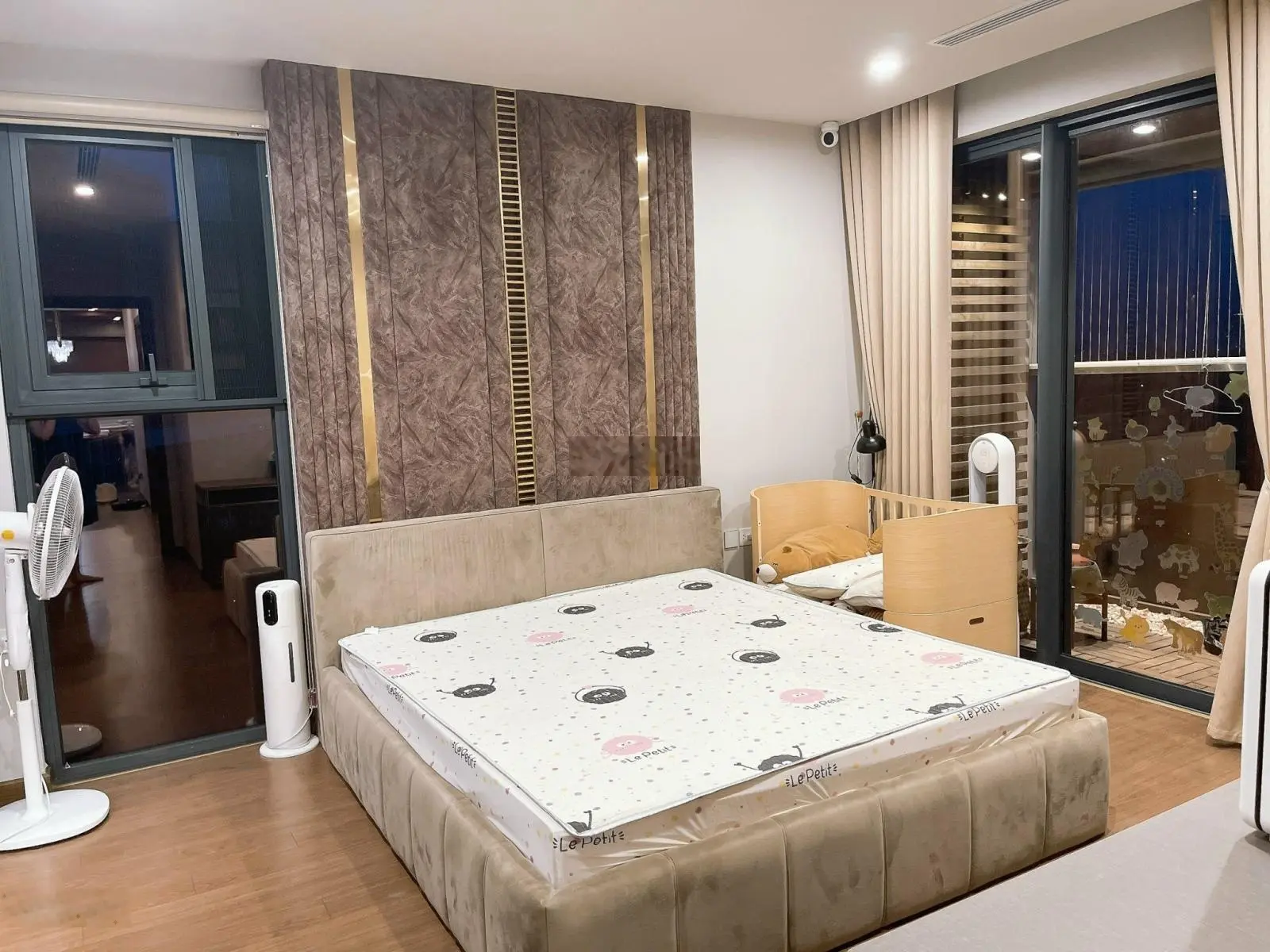 Chính chủ bán căn 2PN tầng trung rẻ nhất Chelsea Park E1 Yên Hòa, Cầu Giấy sổ đỏ lâu dài