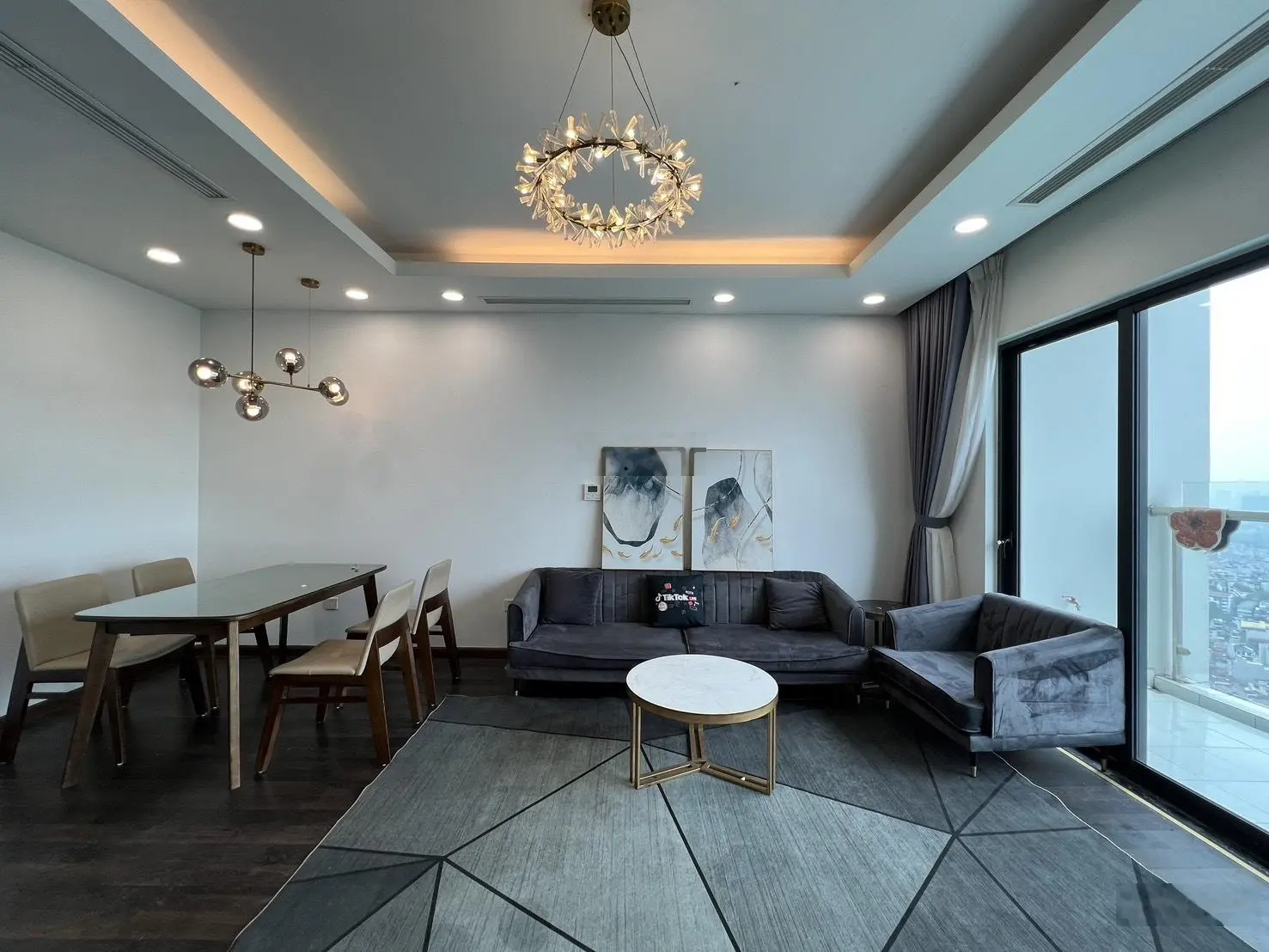 Chính chủ bán CH dự án Golden Land, 115m2, 3N2W, ban công ĐN, full nội thất, sổ lâu dài. Giá 6,5 tỷ