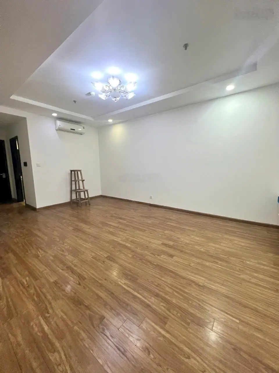 Chính chủ cần bán căn 2 ngủ Times City có slot xe cố định nhà nguyên bản lh em a 0908 833 ***