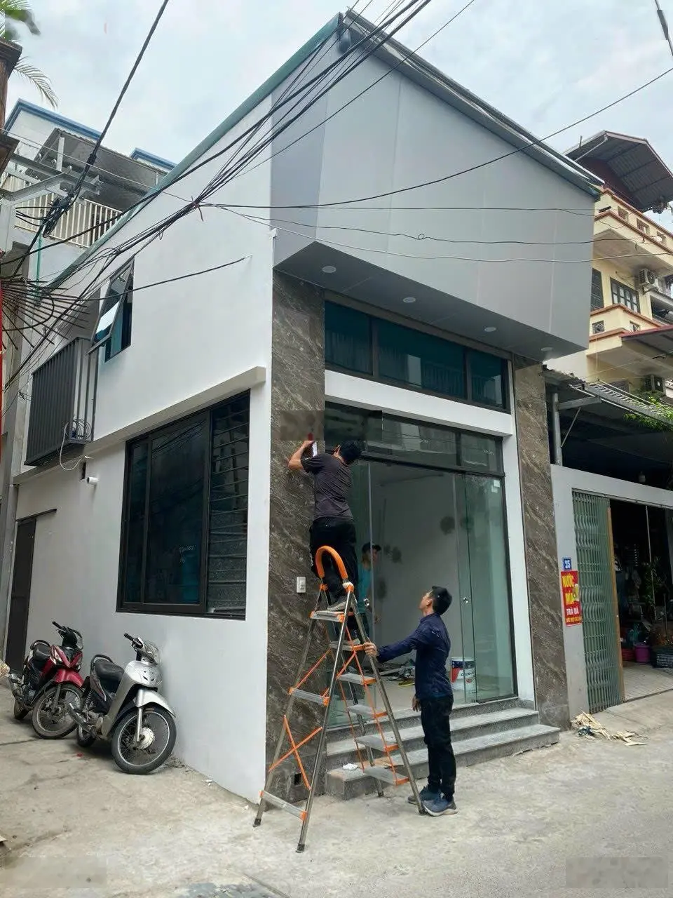 Chính chủ bán nhà lô góc 2 mặt tiền giá 6, xxx tỷ. LH: 0986684646