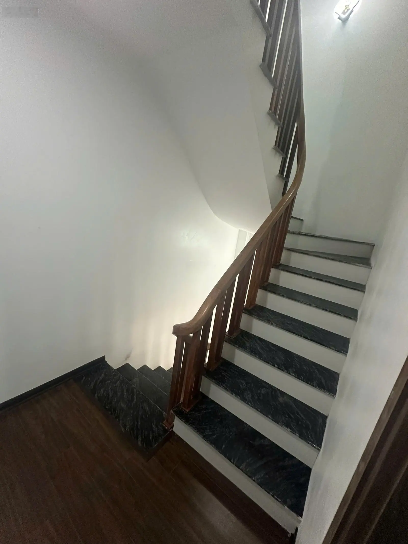 Nhà thiết kế cực đẹp 5t, full nội thất ở luôn. gần trục chính.ngõ thông ô tô tránh.sát kđt đô nghĩa