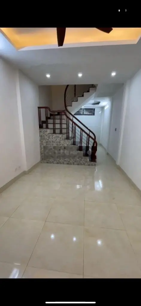 Bán nhà 5 tầng tại ngõ Hoàng Liệt – Diện tích 40m², ô tô đỗ cổng, giá 7,2 tỷ