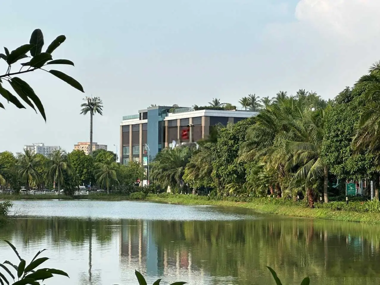 Bán Đ lập Bằng Lăng 7-08, 500m2, nội thất nhập khẩu, sau ngã ba sông. hàng xóm vip 1000 - 2000m