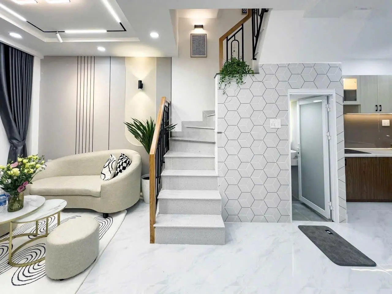 Bán nhà có thang máy, 4 lầu, Đ. Đào Duy Anh Phường 9 Phú Nhuận, DT 75m2, LH 0896 465 ***