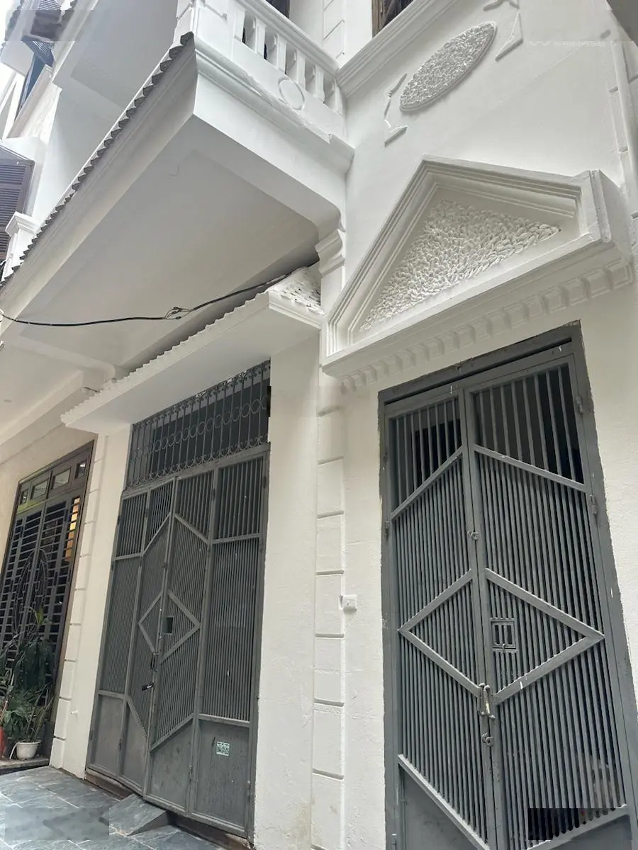 Bán Gấp nhà víp Trần Quốc Hoàn 77m2 x 4 tầng mặt tiền 6m ô tô đỗ cửa văn phòng ở cực víp