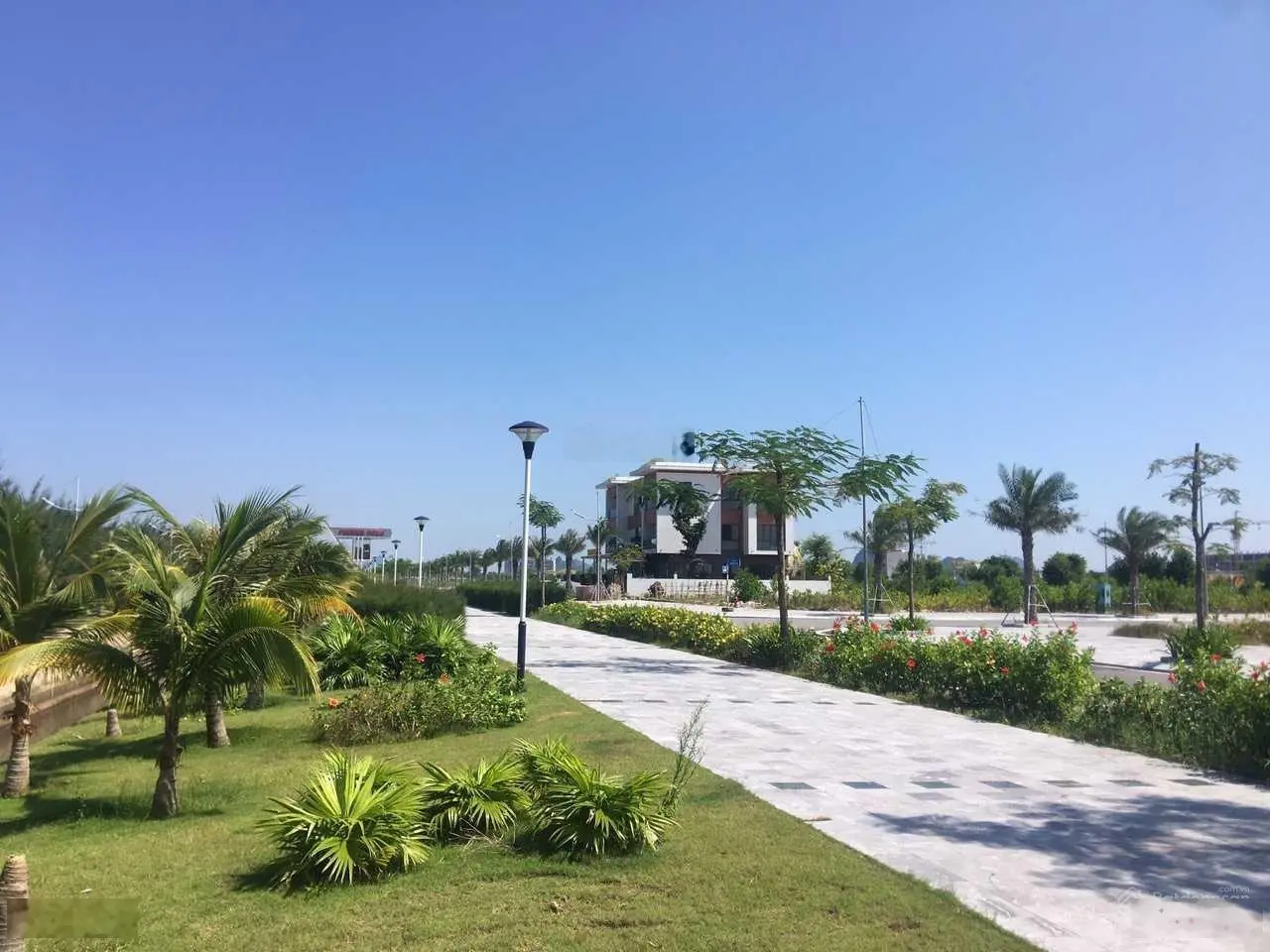 Đất trục thông biển, view quảng trường biển, cạnh nhà hàng 5 sao, DT 87,5m2,sổ đỏ, giá 3,6 tỷ