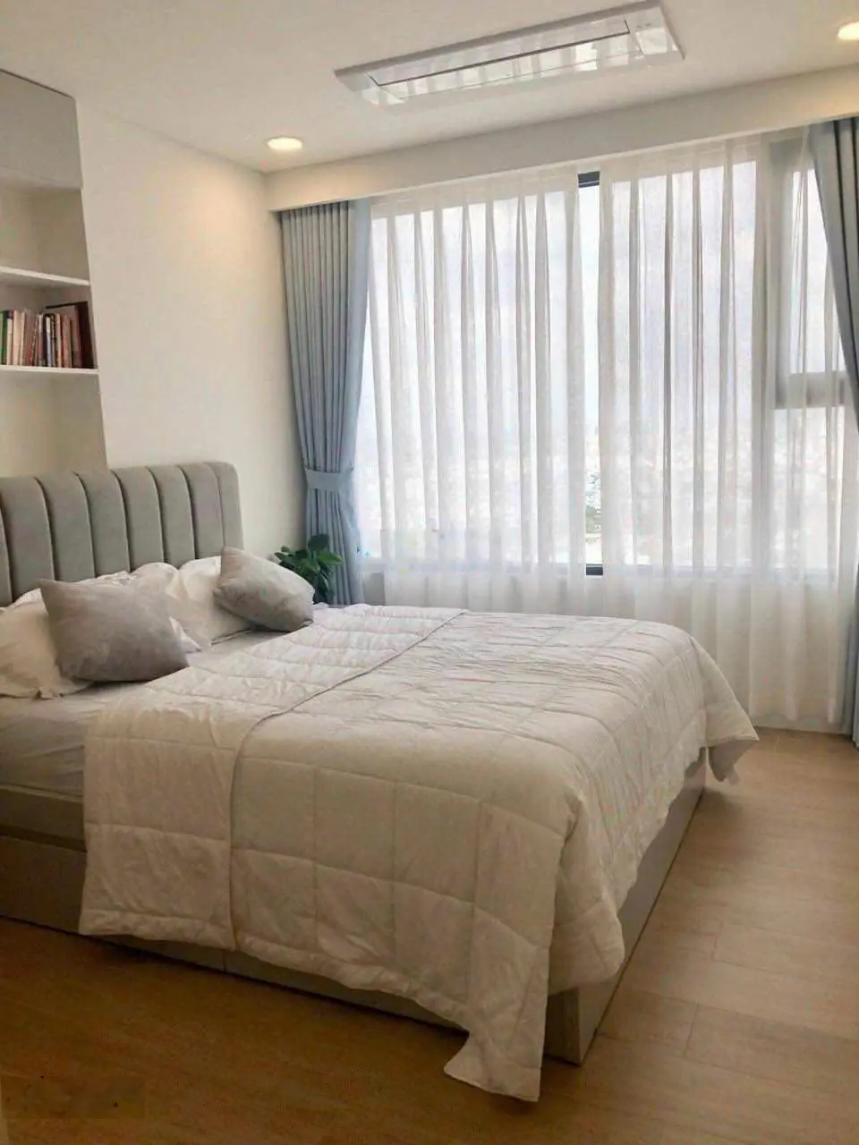 Bán căn hộ Kingdom 101, 2PN, 2WC, 78m2, căn góc, view Đông Nam, giá: 6 tỷ 550 nhận nhà