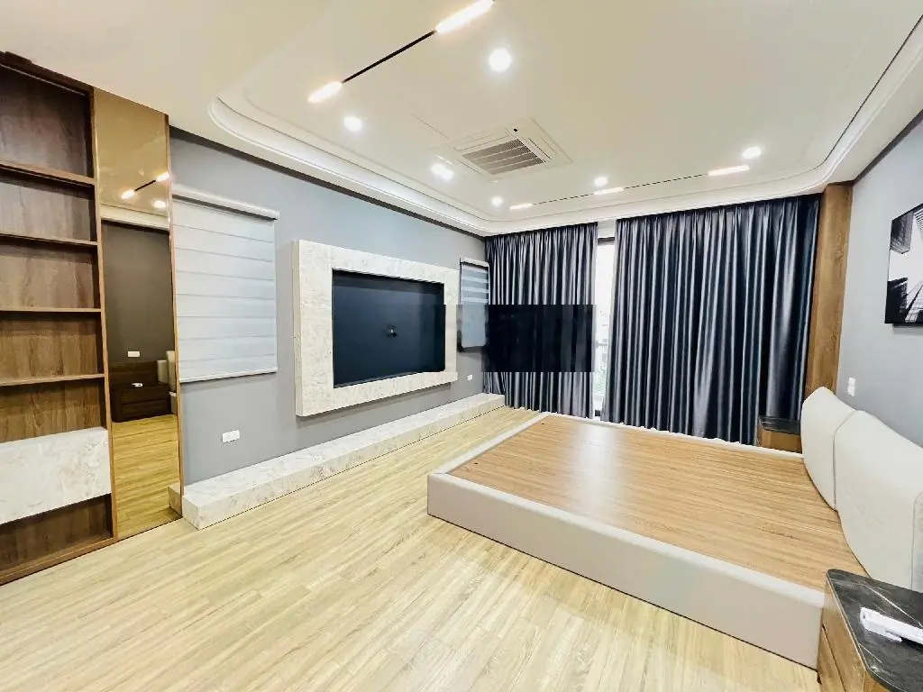 Nguyên Văn Cừ Long Biên, lô góc, 69m2 7 tầng TM, gara ô tô. Nội thất Gô tiền tỷ. Giá 16,8tỷ