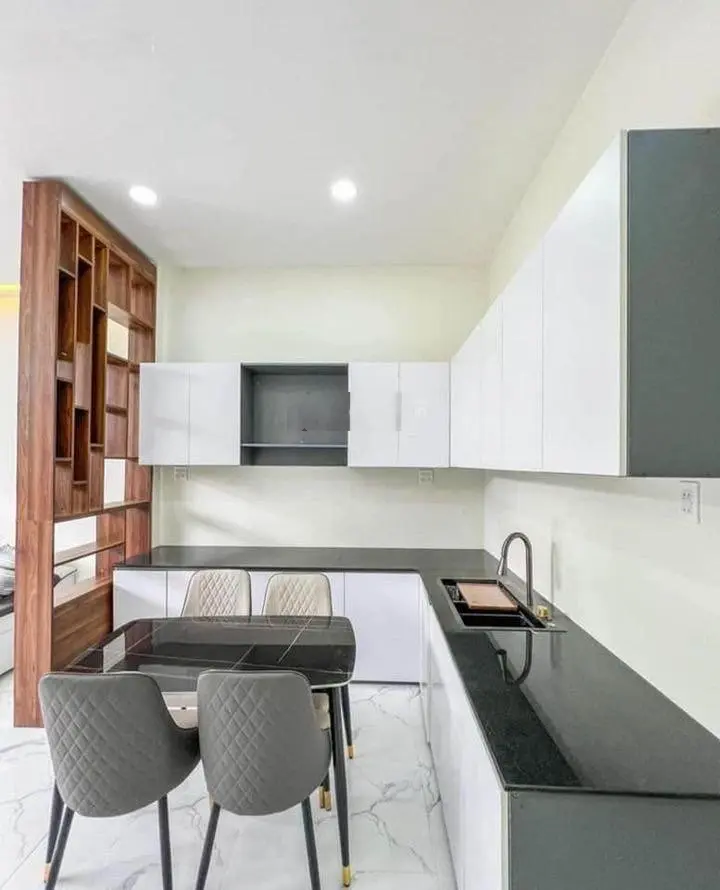 Bán nhà hẻm 251 Nguyễn Thiện Thuật, Quận 3. Nhà 64 m2, Giá: 3 tỷ 790 nhà 1 trệt 2 lầu, sổ riêng