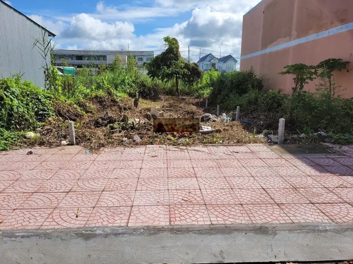 Bán đất thổ cư MTĐ Dương Kỳ Hiệp, p2, Sóc Trăng, cách THCS, BV 200m, DT 120m2 giá chỉ 700tr SHR