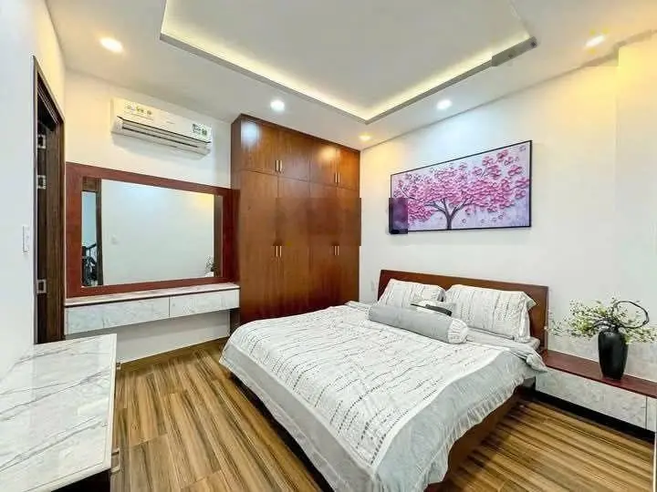 Hót phố Yên Lãng, nhà đẹp ở ngay, 2 thoáng vĩnh viễn, cách ô tô 30m, gần mặt phố DT 39m2 * 5 tầng