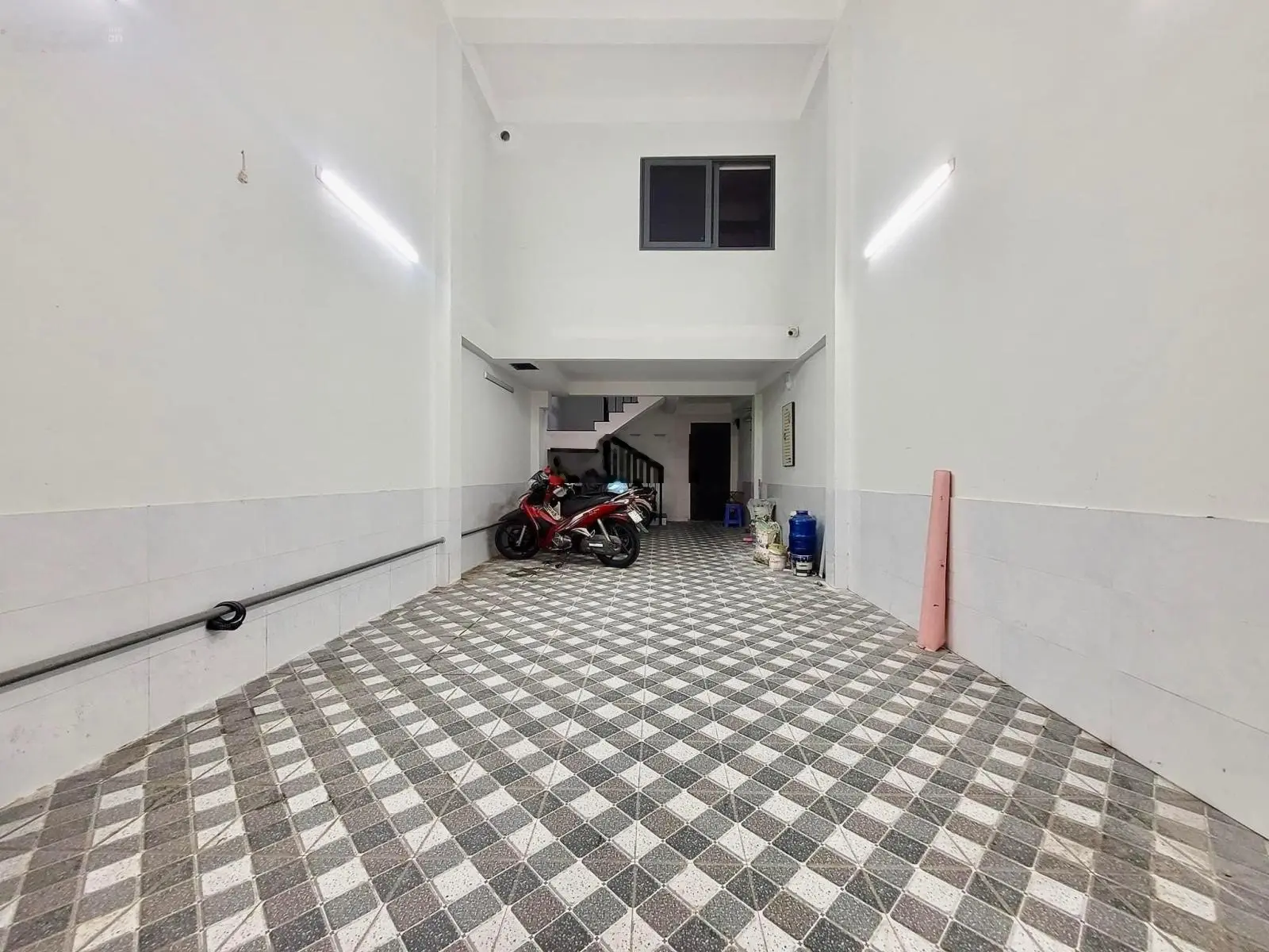Bán nhà đang cho thuê 28tr ở Ung Văn Khiêm-Bình Thạnh. Gần Đại Học Hutech. Giá 3tỷ750/81m2