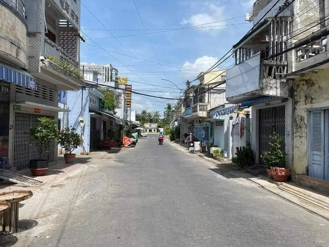 Mặt tiền Nguyễn Thị Minh Khai gần đầu Chợ Đêm thuận lợi kinh doanh mọi mặt