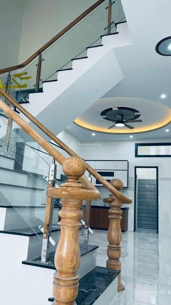 Bán nhà 2 lầu đẹp Mặt tiền Phạm Ngọc Thạch, thị trấn Đạ Tẻh.