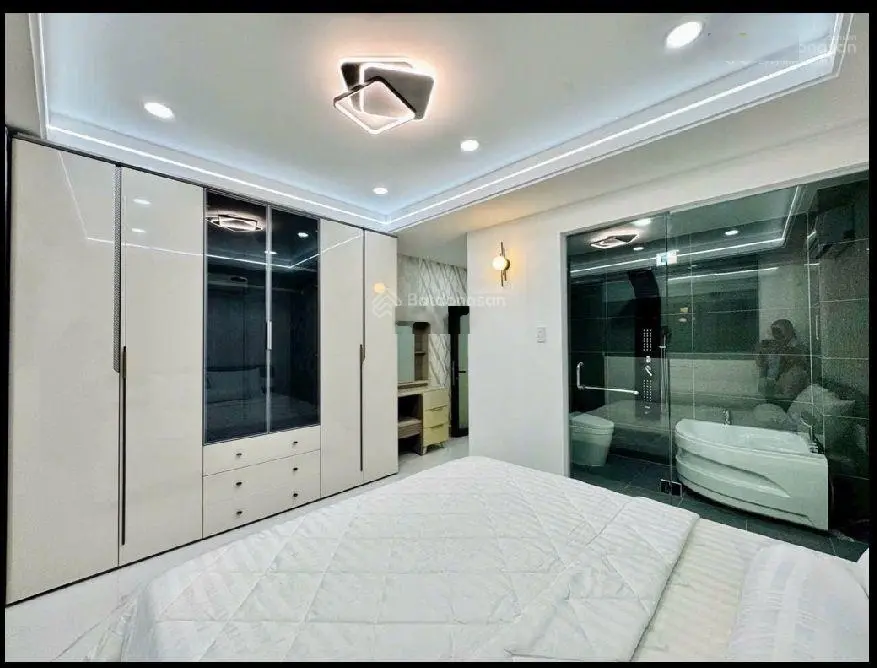 Bán gấp nhà 5 tầng 66m2, full nội thất cao cấp, đối diện Emart Gò Vấp
