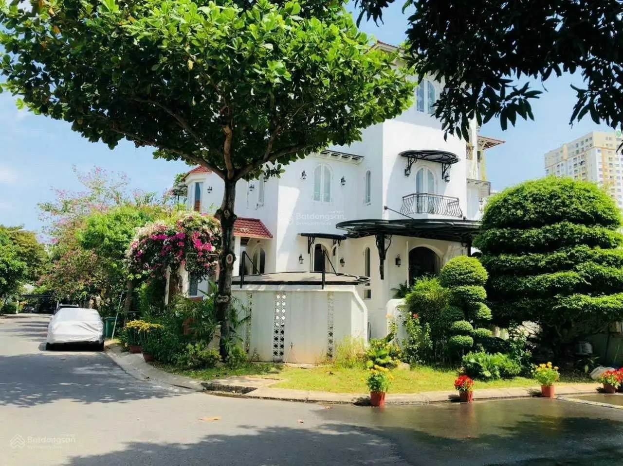 Bán biệt thự hồ bơi khu Compound Trần Não, Bình An, Quận 2. DT 15 x 16m. 3 tầng. Giá bán 38 tỷ