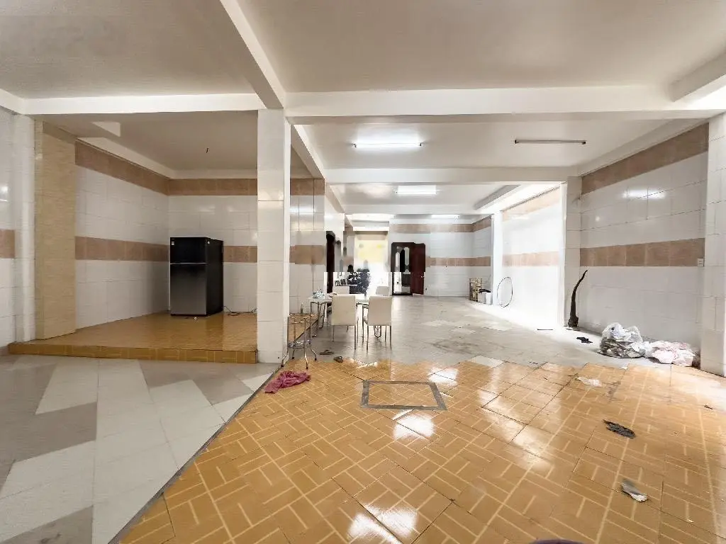 Nhà kiểu biệt thự, 11 x 35m, hẻm xe tải, thị trấn Hóc Môn chỉ 12, x tỷ