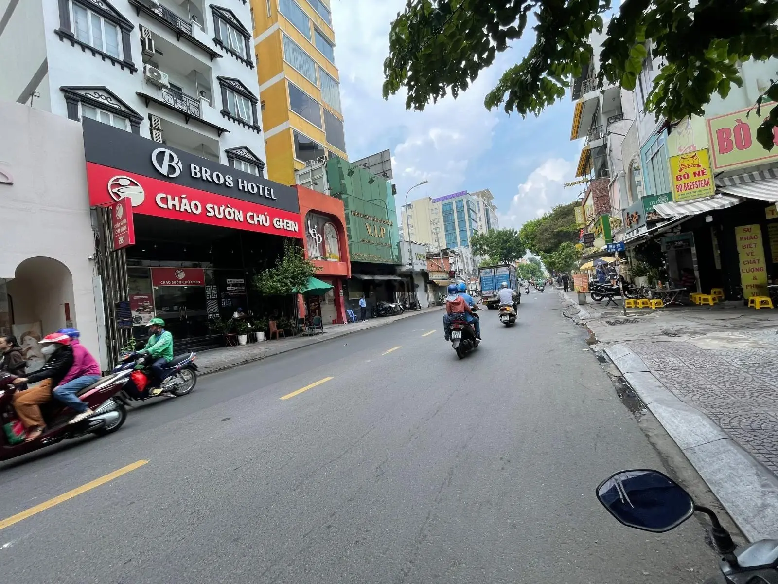 Bán nhà mặt tiền Võ Văn Tần - Quận 3. Diện tích: 9,5m x 21m, trệt 5 lầu