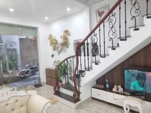 Cần tiền bán nhà tôi giảm chào nửa tỷ DT 41/45m 4 tầng MT 4.2m ô tô đỗ cửa Phương Mai Đống Đa