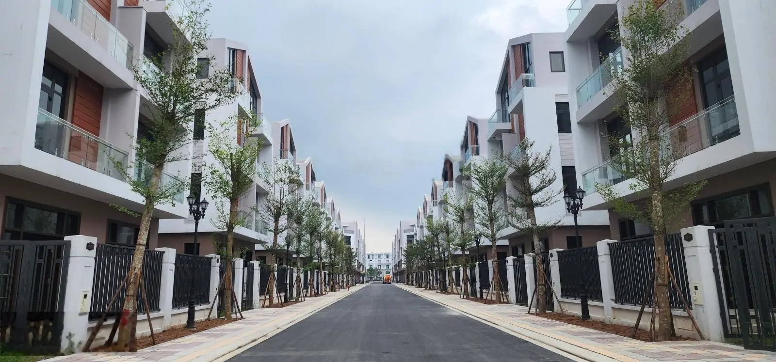MUA LÀ LÃI- Chỉ từ 2,6 tỷ sở hữu liền kề ánh dương 5 tầng sổ đỏ lâu dài VINHOMES OCEAN PARK 3