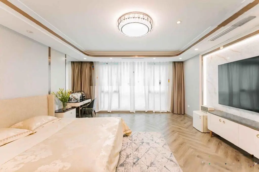 Bán nhà vip phố nghĩa tân -thang máy - vỉa hè -dt 70m .9 tầng .mt 6m .giá 37 tỷ.dòng tiền khủng
