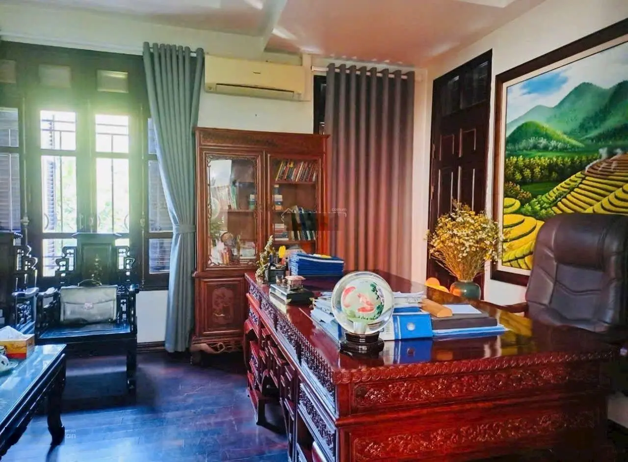 Biệt thự mặt phố 168m nhìn dải cây xanh. Khu BT8 hoàn thiện rất đẹp, cần bán nhanh