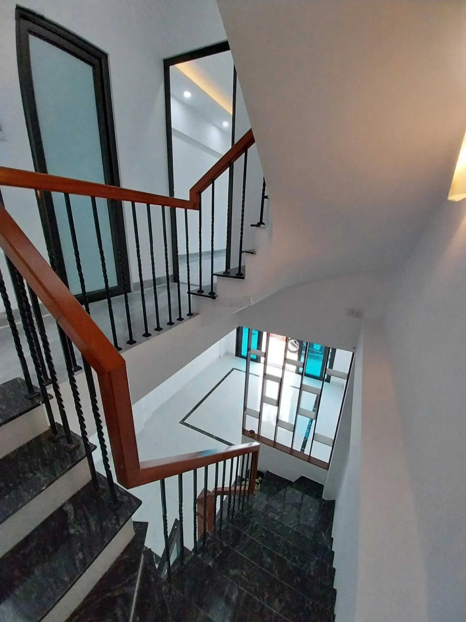 Nhà đẹp 3T*40m2 có thể cho thuêcó sân riêng ôtô lùi tận cửa Sát đại học TDTT cách TT Hà Đông 3,5km