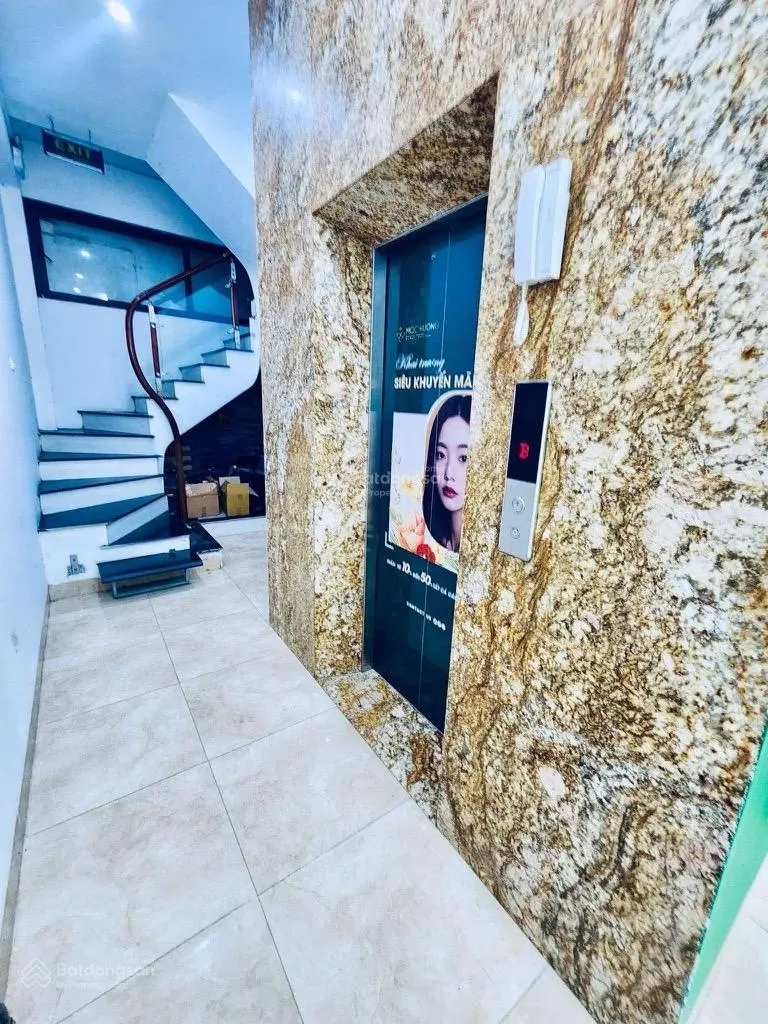 Cần bán gấp - toà nhà mặt phố hồ tùng mậu - cầu giấy, vỉa hè rộng, 71mx8tầng, thang máy - 36.tỷ