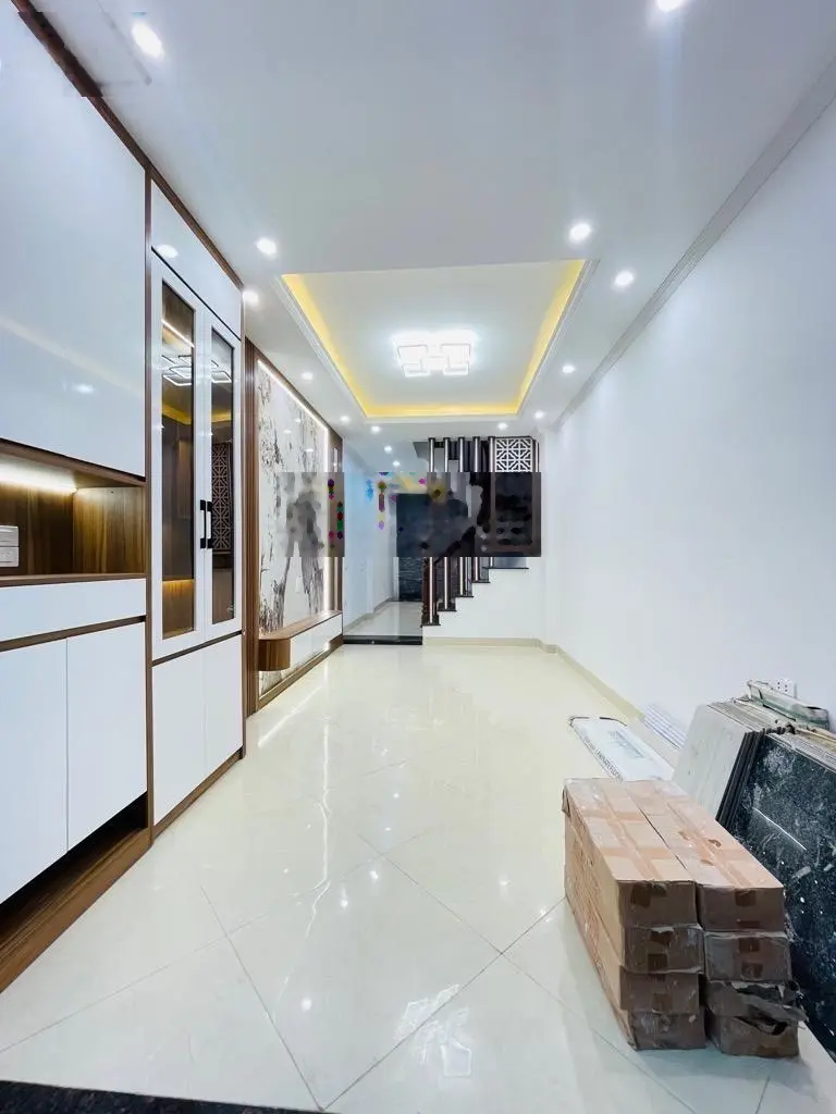 Bán nhà Trần Quốc Hoàn, 42m2, 5 tầng, phân lô, vỉa hè, ôtô tránh, 13,4 tỷ