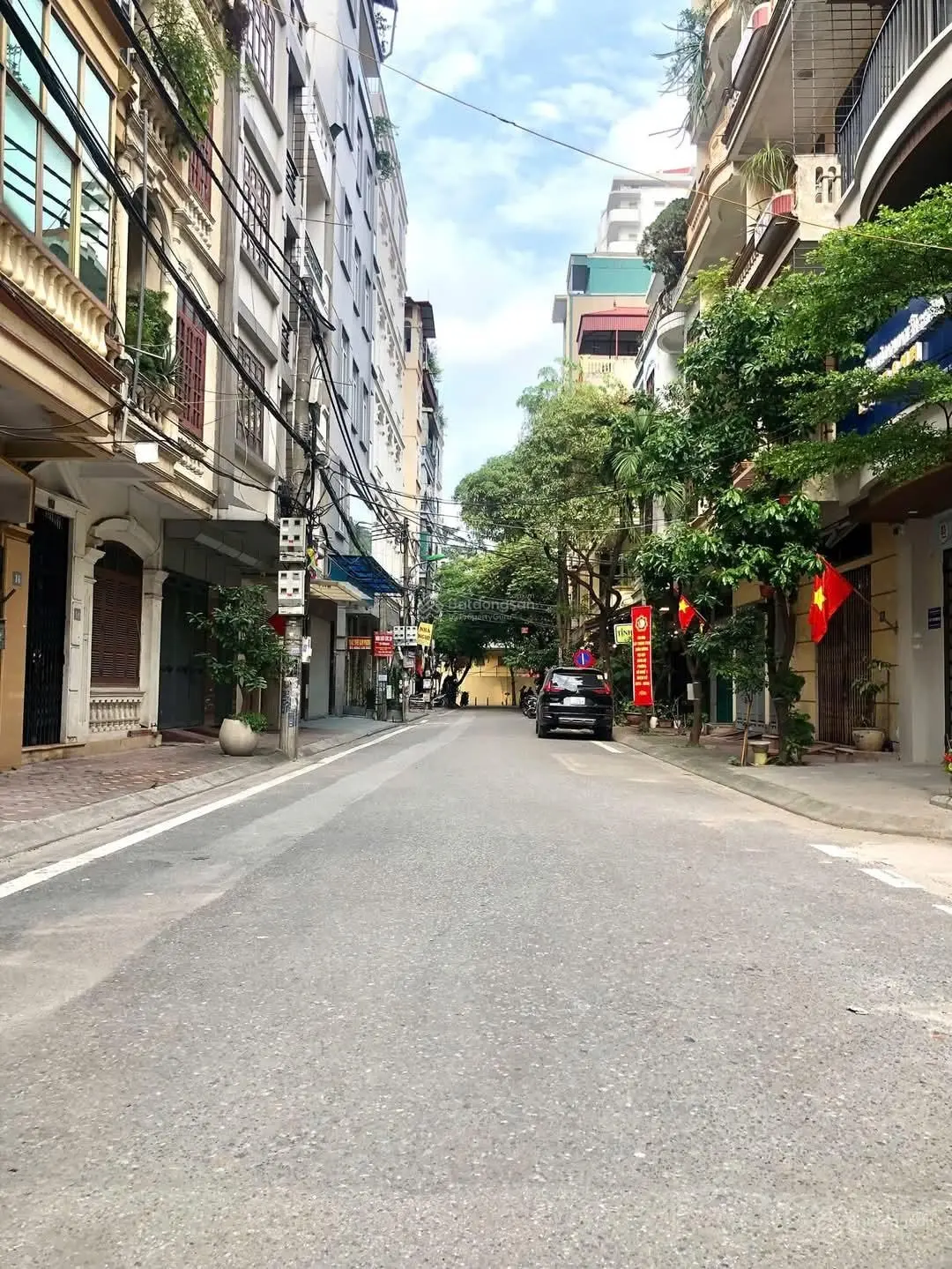 Á hậu Văn Cao, Ba Đình, GARA 2 Ô TÔ, phân lô, vỉa hè, sát phố lớn, 50m, 15.86 tỷ