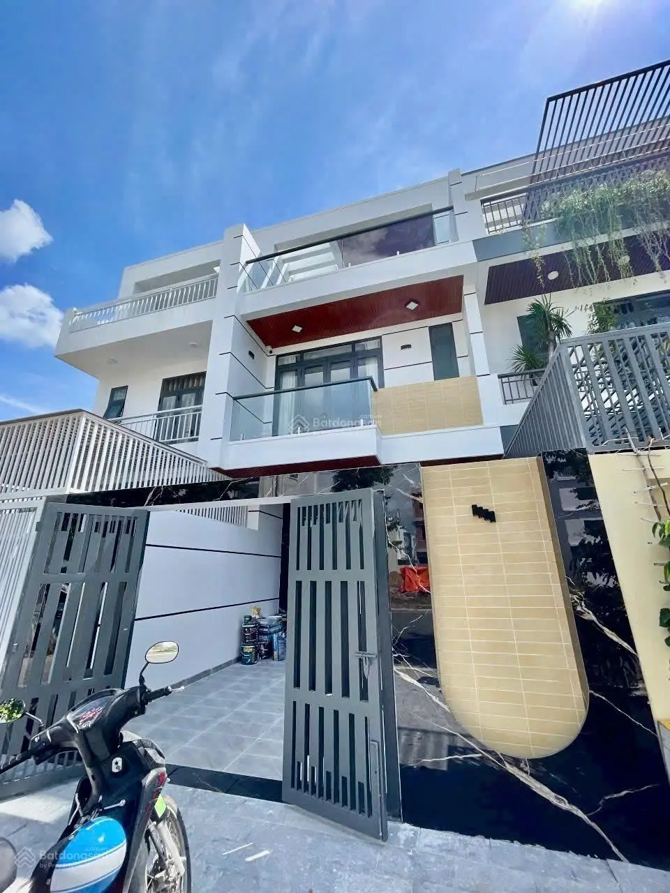 Bán nhà 3 tầng đẹp khu tđc vcn phước hải trung tâm nha trang. tiện ích đầy đủ