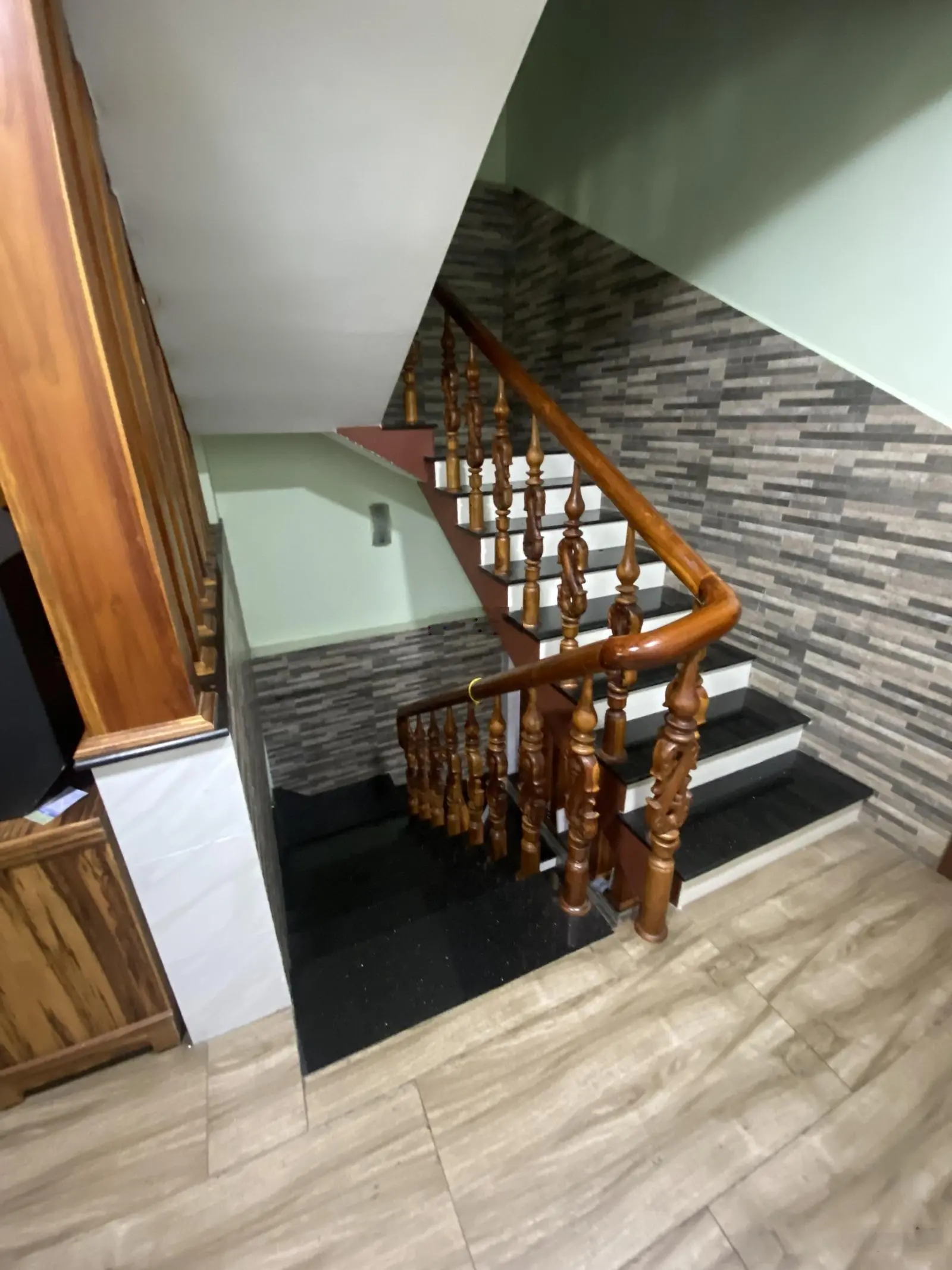 Chủ kẹt tiền cần bán nhà 1 trệt 1 lửng 2 lầu mặt tiền đường 13 phường bình chiểu TP thủ Đức