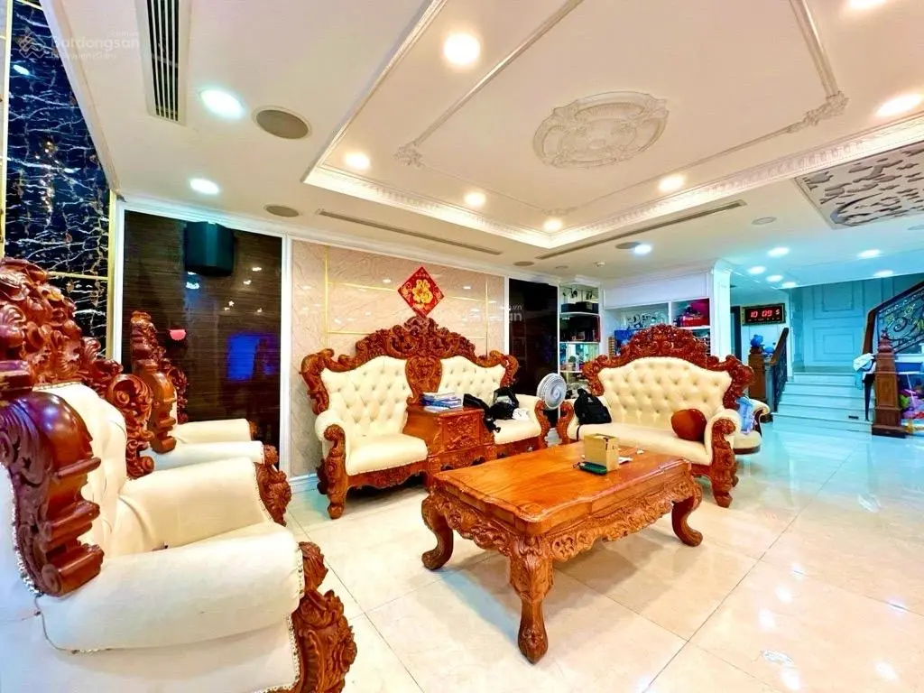 Biệt thự mặt tiền khu vip tên lửa- 180m2-9*20-6 tầng- hầm+ thang máy- nội thất xịn- giá 38 tỷ tl.