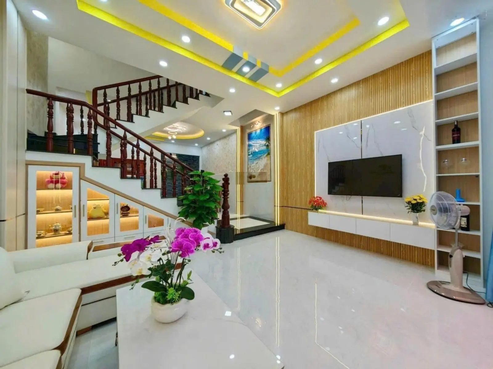 Siêu phẩm nhà đẹp cần ra gấp để chủ đi nước ngoài ngay hẻm đường Đoàn Nguyễn Tuấn, 70m2, sổ riêng